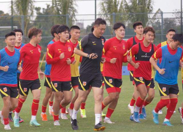 日日狠狠久久偷偷四色综合免费